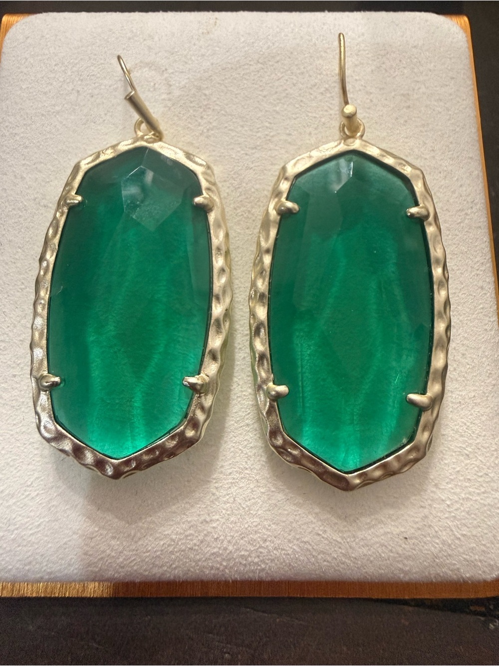 Vintage Kendra Scott Emerald Green Danielle Drop Earrings in Gold
